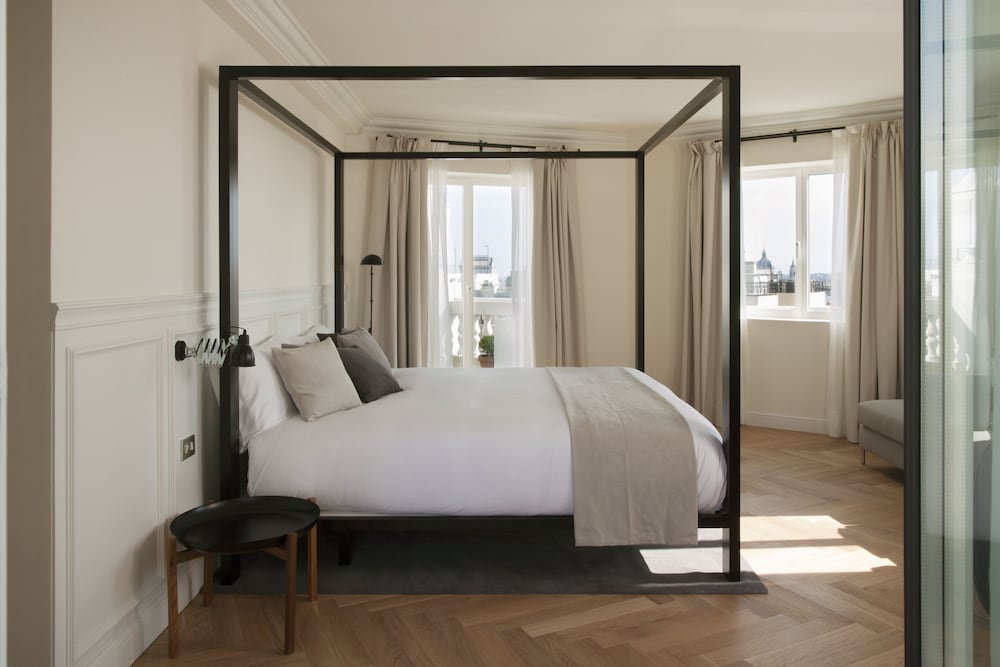 LUXURY, SUITE, CITY VIEW, HIGH FLOOR