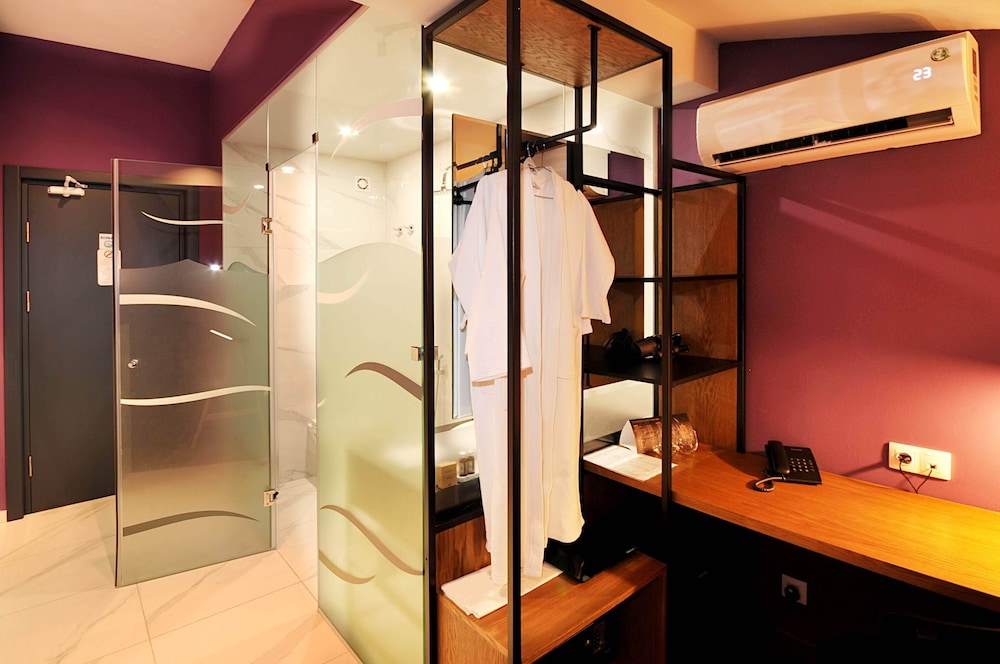 Elle Boutique Hotel 66/69