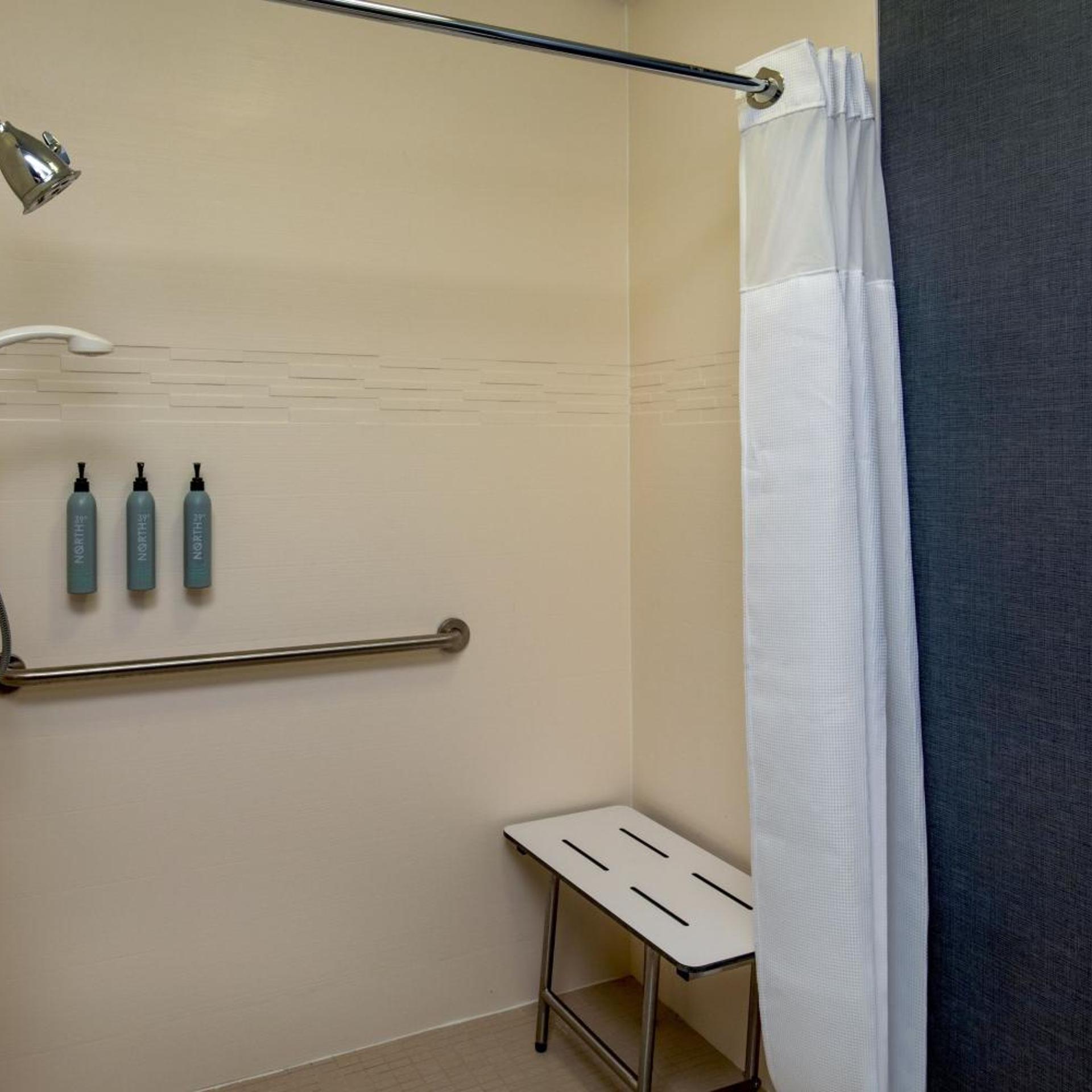 1 Bedroom, Space, Suite, 2 Queen Beds, Sofa, Living Area, Kitchen، Residence Inn Norfolk Airport 7/7