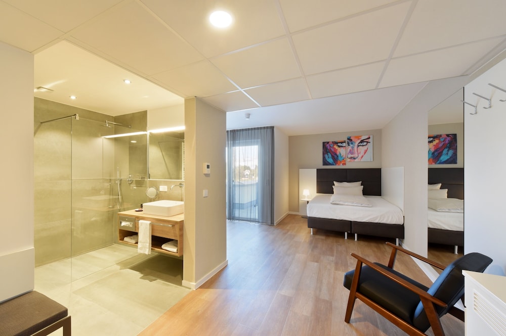 K Apart Hotel and Boardinghouse 33/49