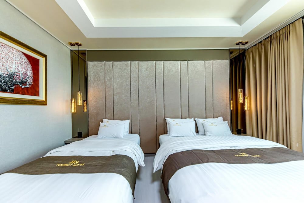 Hs Tourist Hotel 17/56