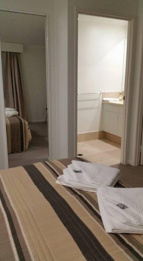 TOP SPOT MOTEL 26/70