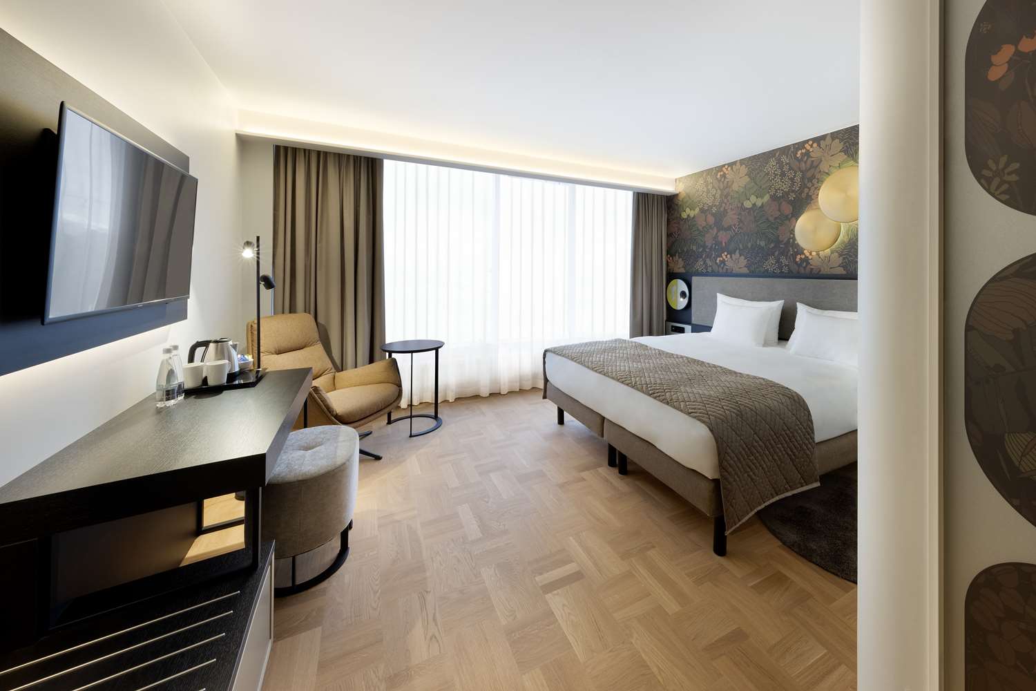 Standard, Queen Bed