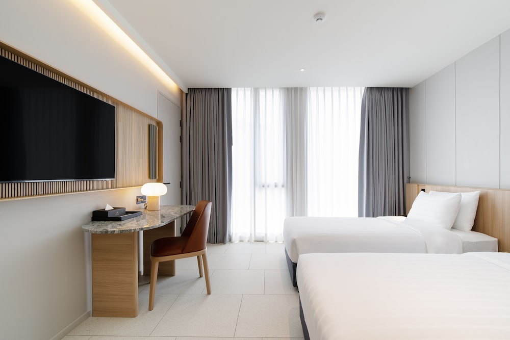 Saan Hotel Sathorn 15/50