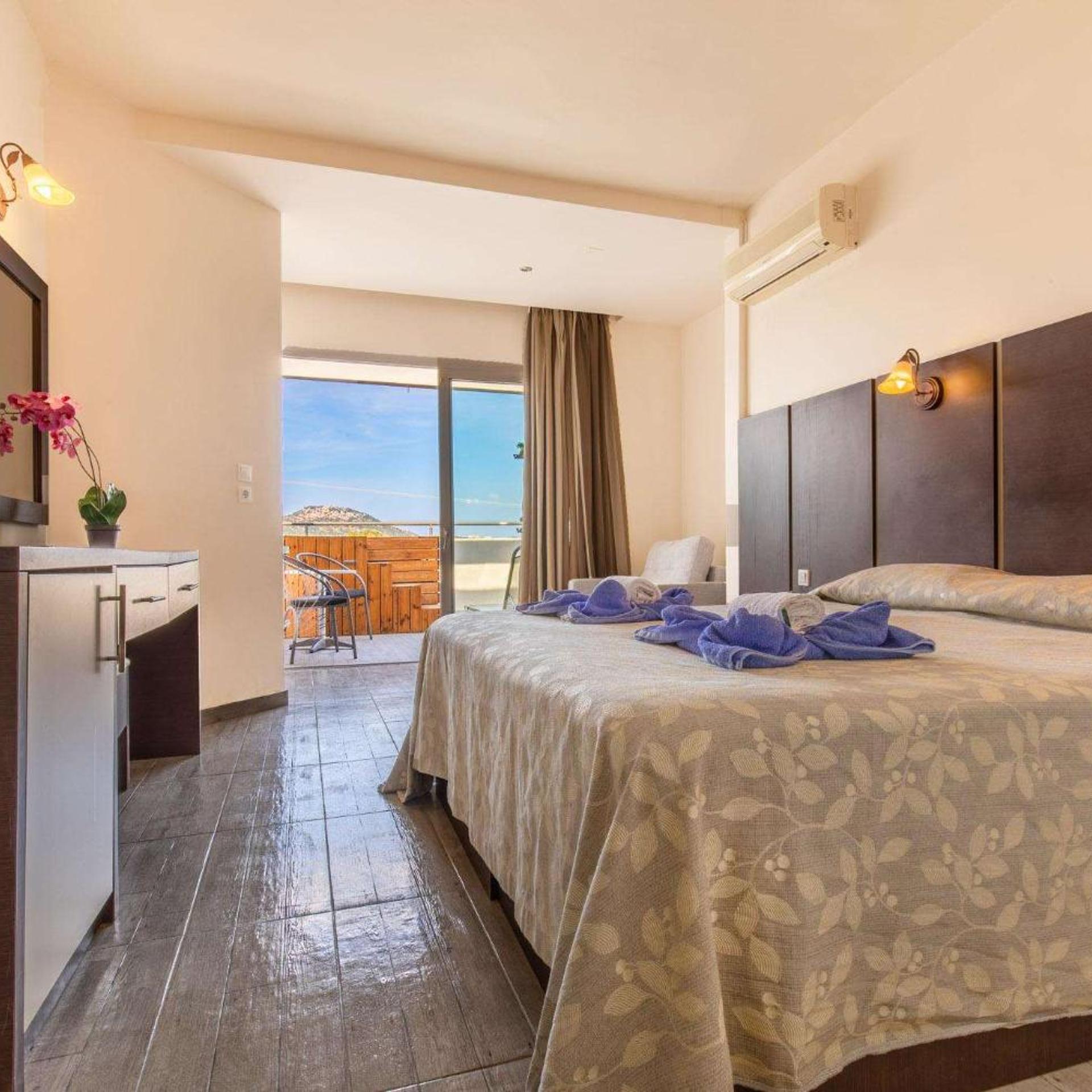 Deluxe, Double Bed, Outdoor Jetted Tub
