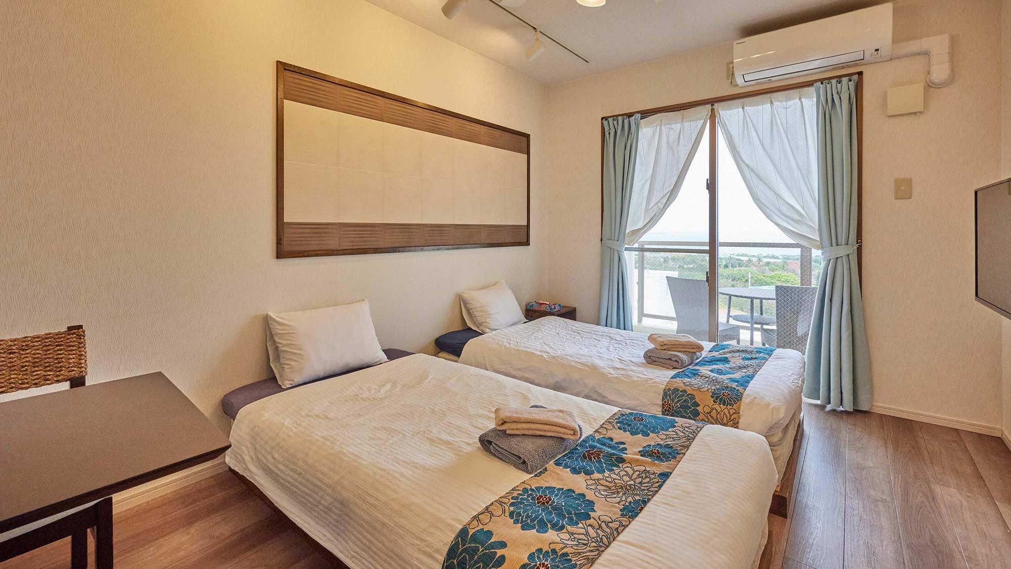Superior, Twin Beds, Mountain View, Ocean View, Night View
