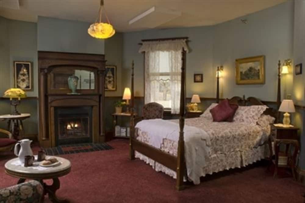 Old Rittenhouse Inn 7/50