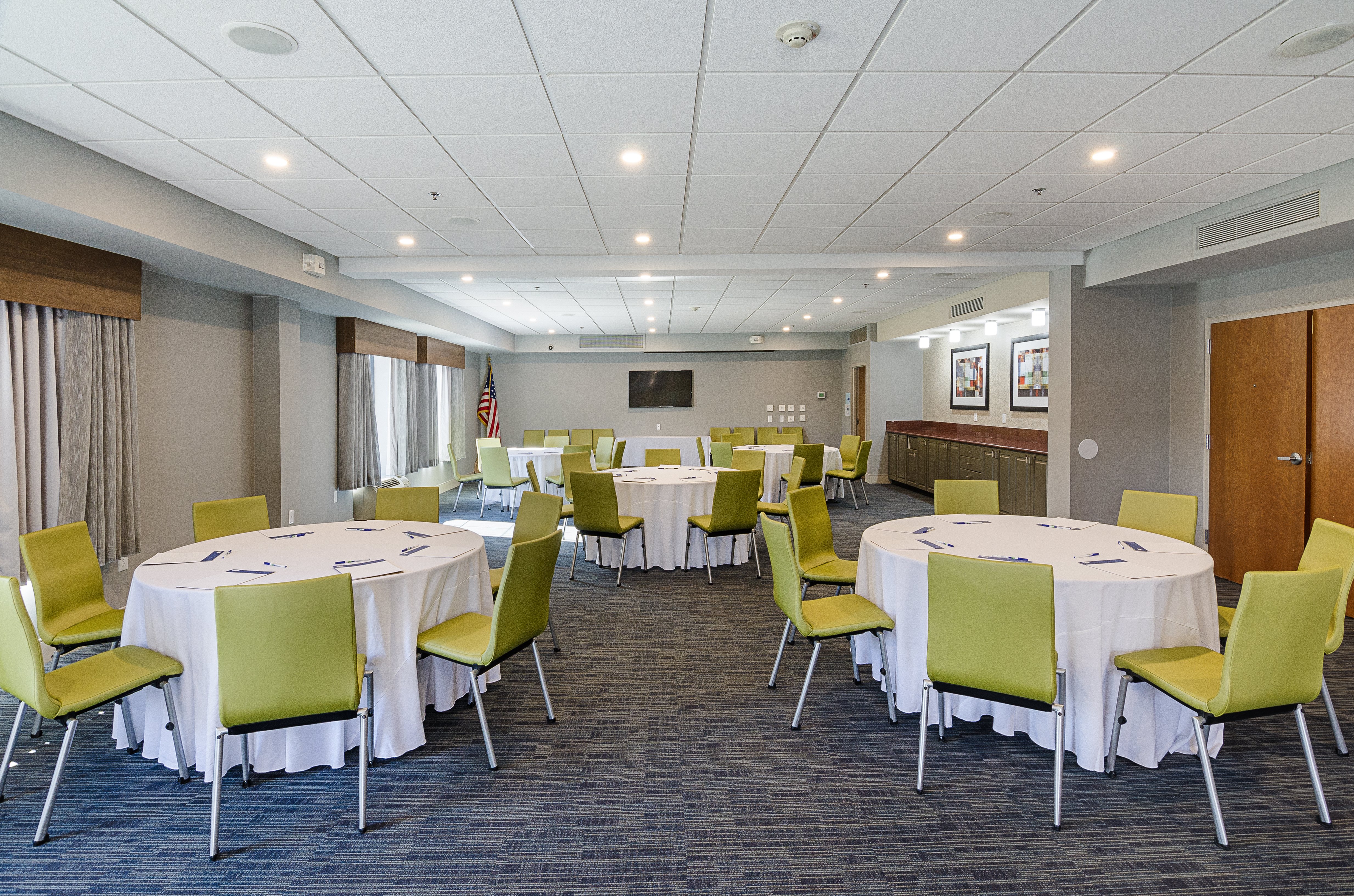 Holiday Inn Express Lexington 48/56