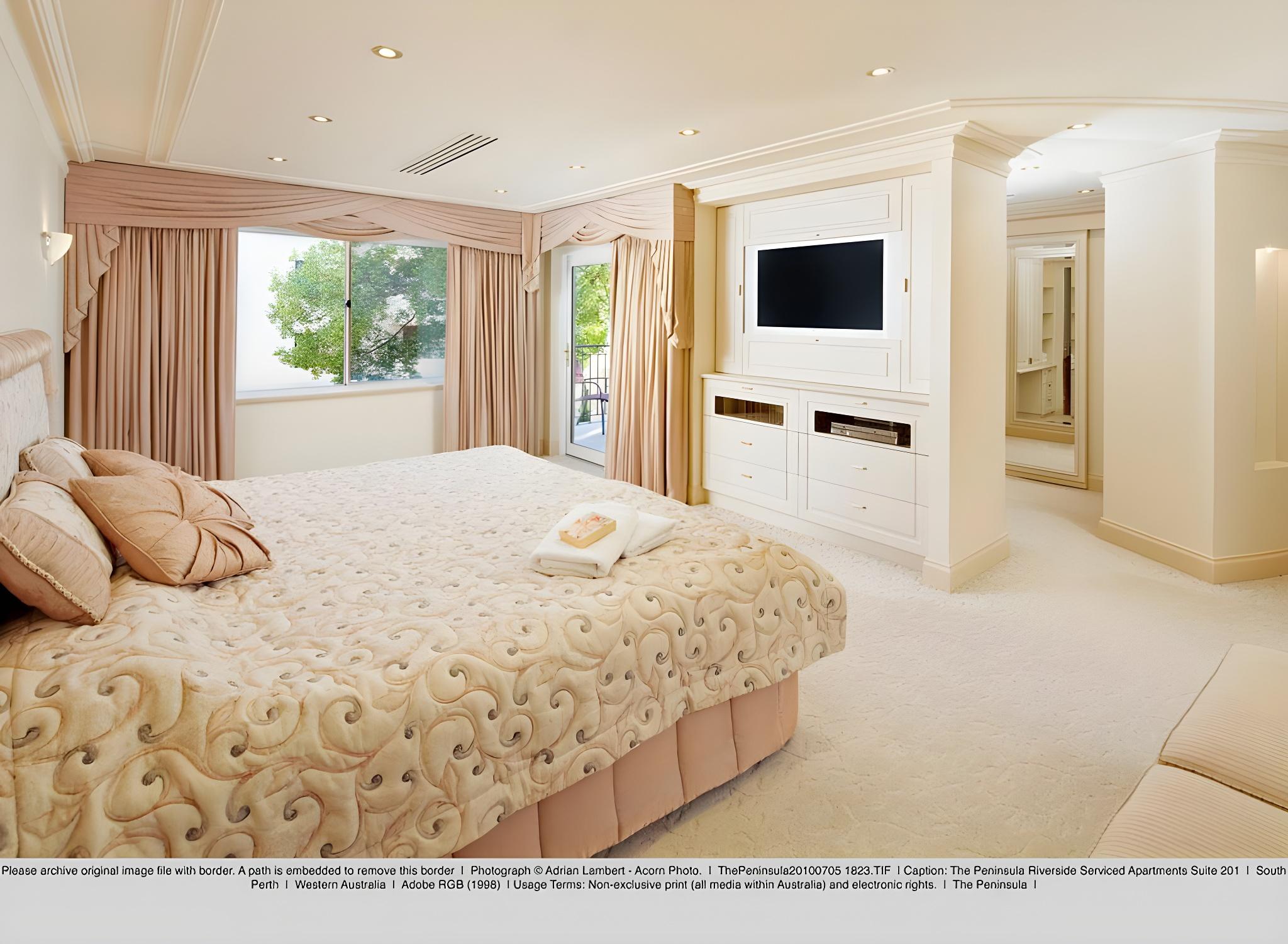 Executive, Suite, River View