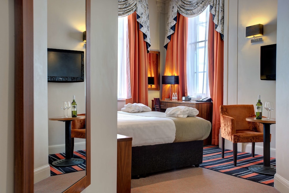 Heywood House Hotel 25/45