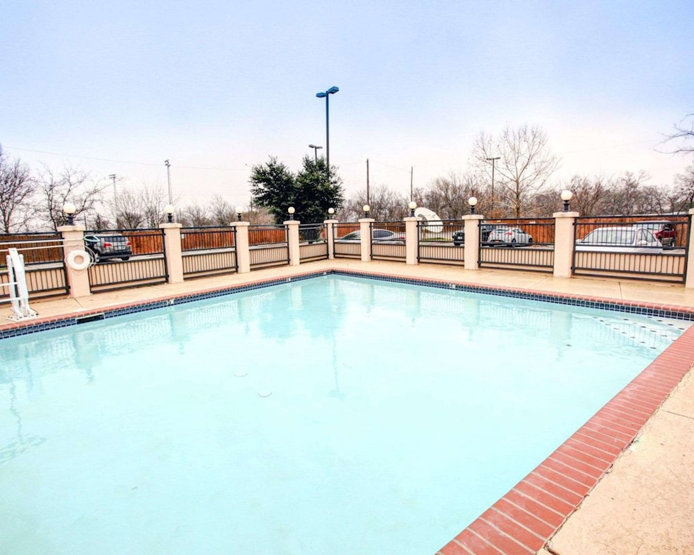 Quality Inn and Suites Austin Airport 2/50