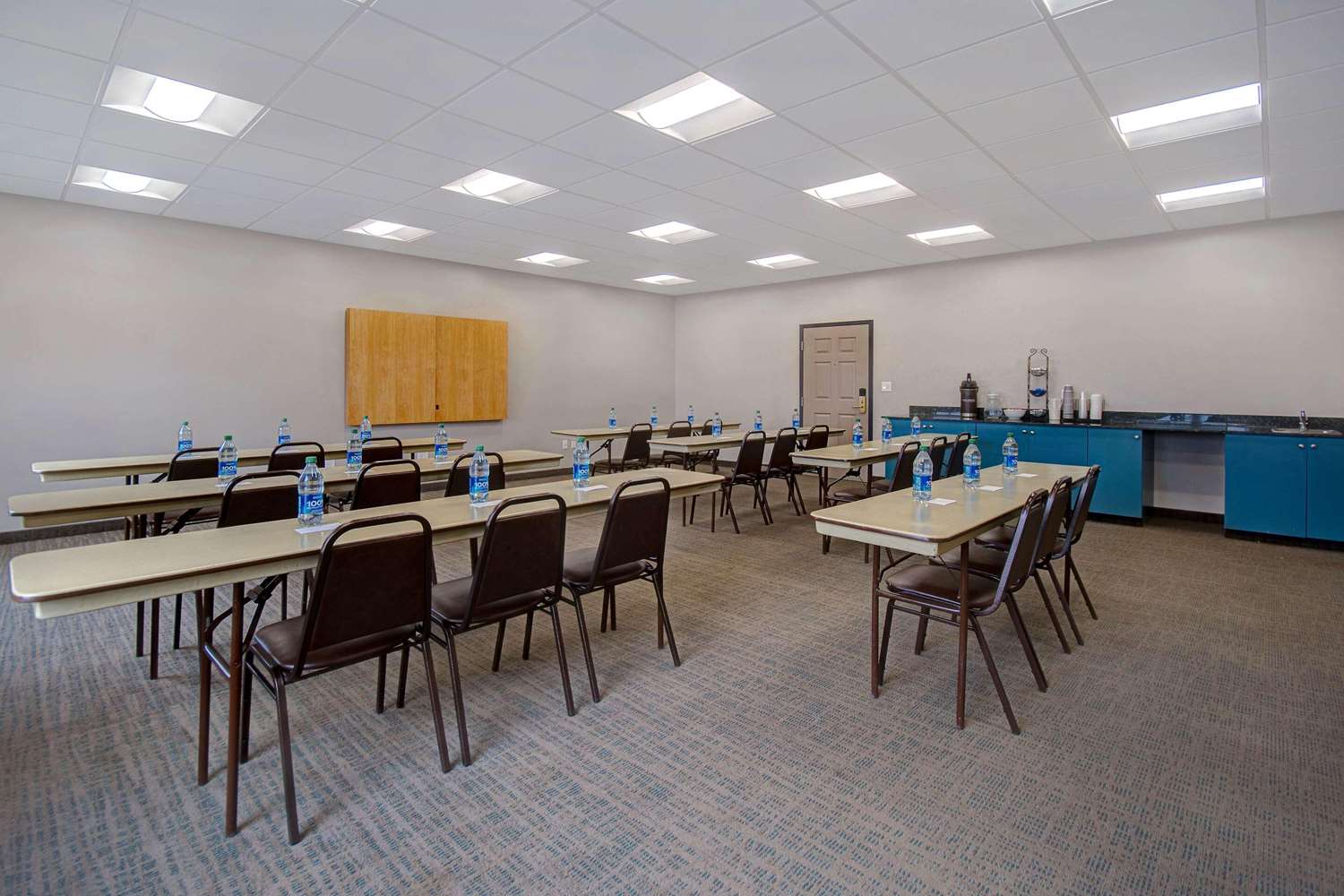 Country Inn & Suites By Radisson Cincinnati Airport KY 14/19