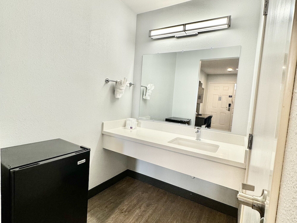 Motel6 Bellflower, CA - Los Angeles 63/65