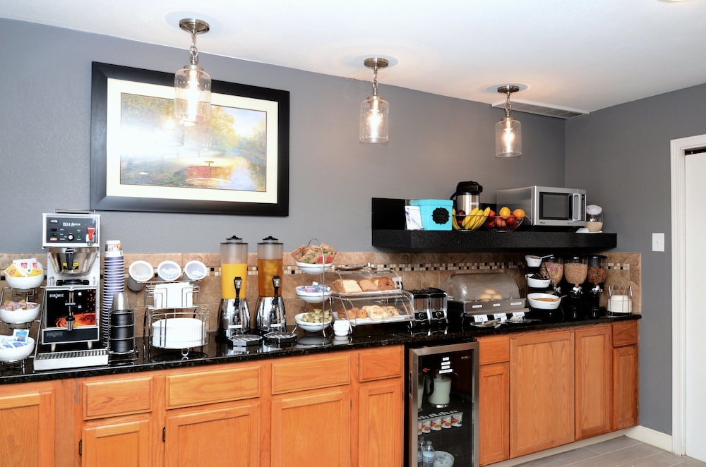 SureStay by Best Western Kansas City Country Inn North 34/46