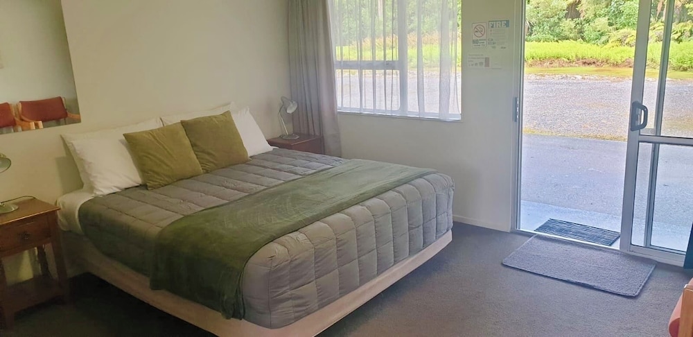 Glacier View Motel 10/68