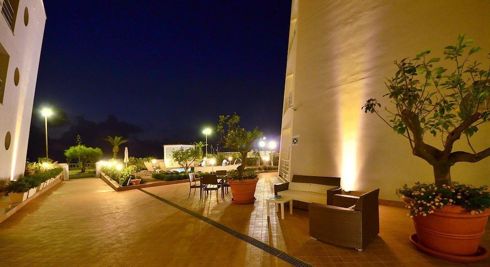 Astro Suite Hotel 48/50