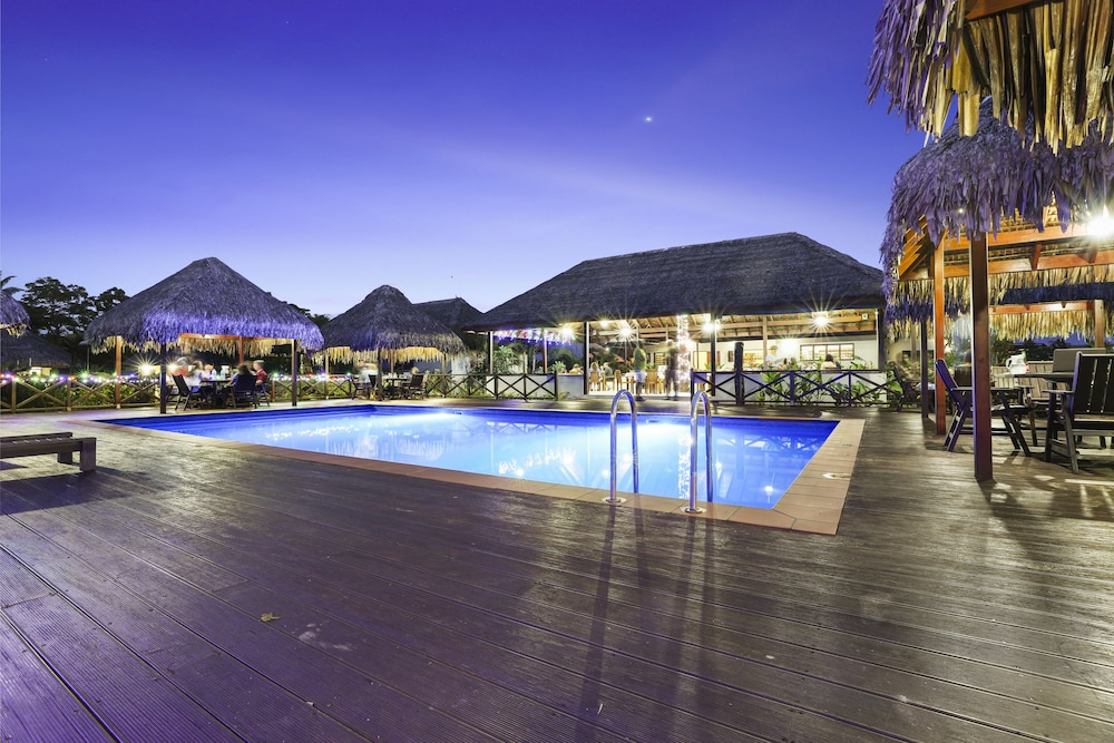 Beachfront Resort 36/50