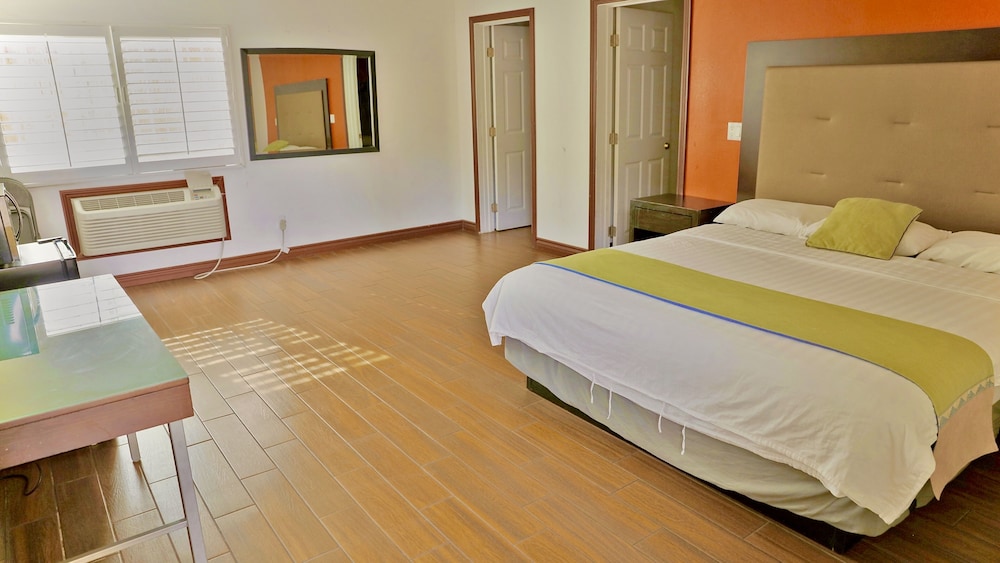 Renovated, Suite, 2 King Beds