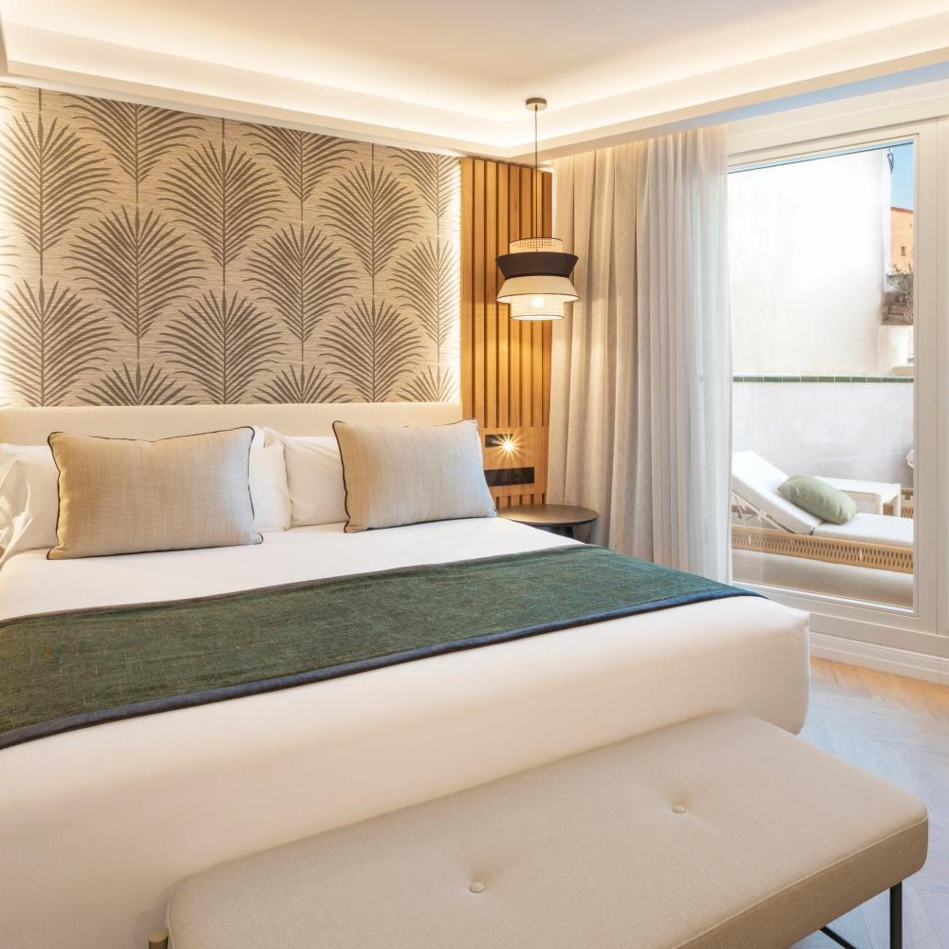 Junior Suite, King Bed, Private Pool, Terrace, Catalonia Atocha 2/4