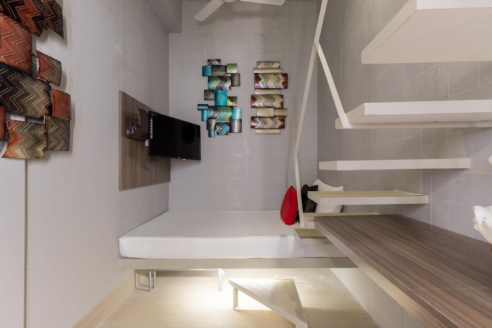 Selah Pods Hotel Manila 40/69