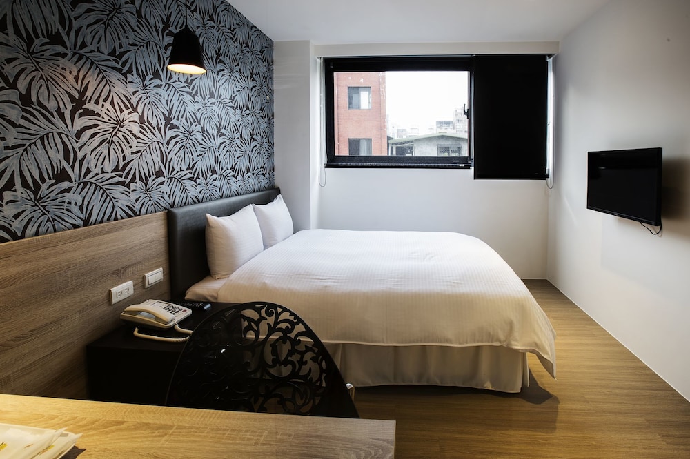 Hotel New Queen 2 25/36