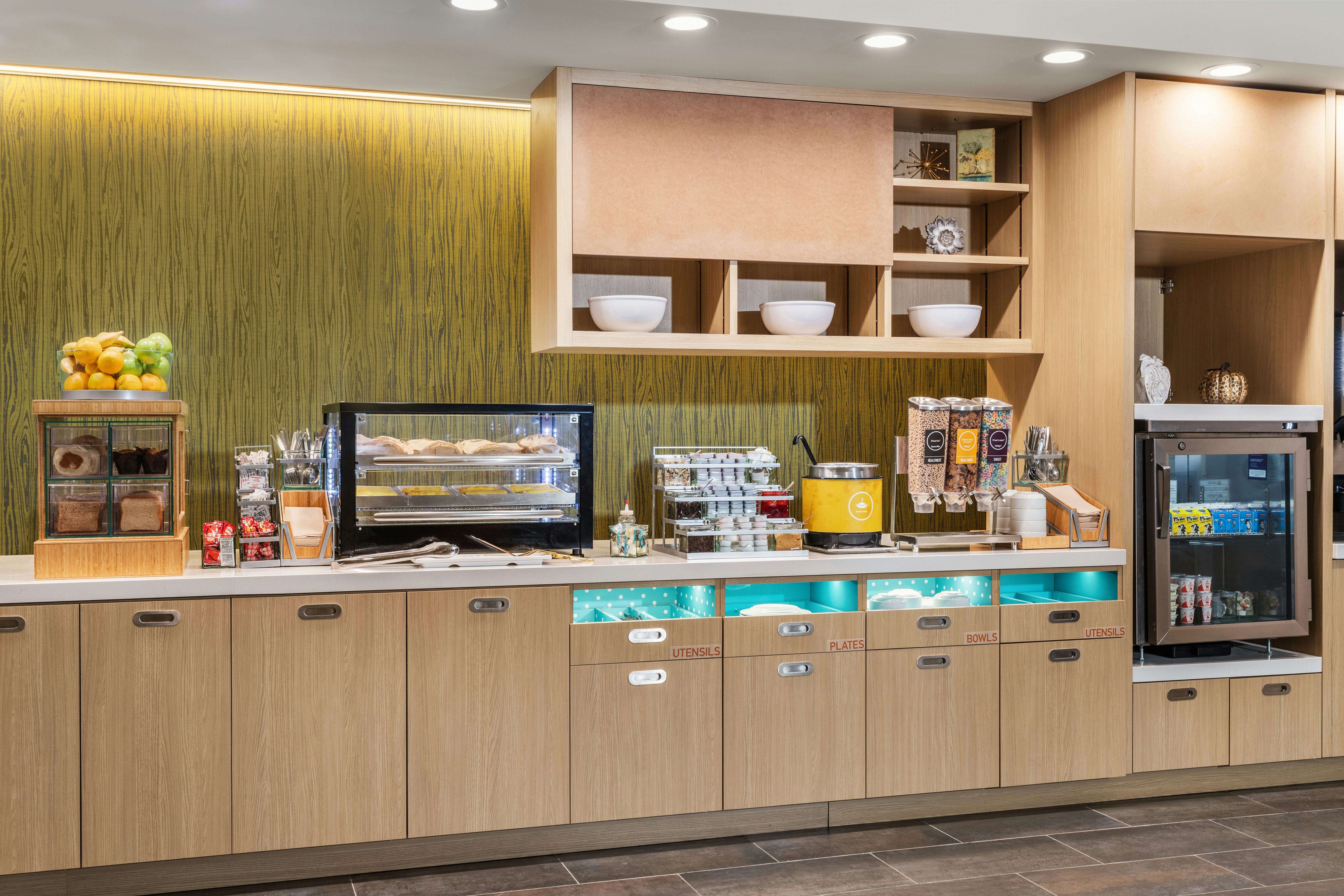 Home2 Suites by Hilton Cedar Rapids Westdale 15/17