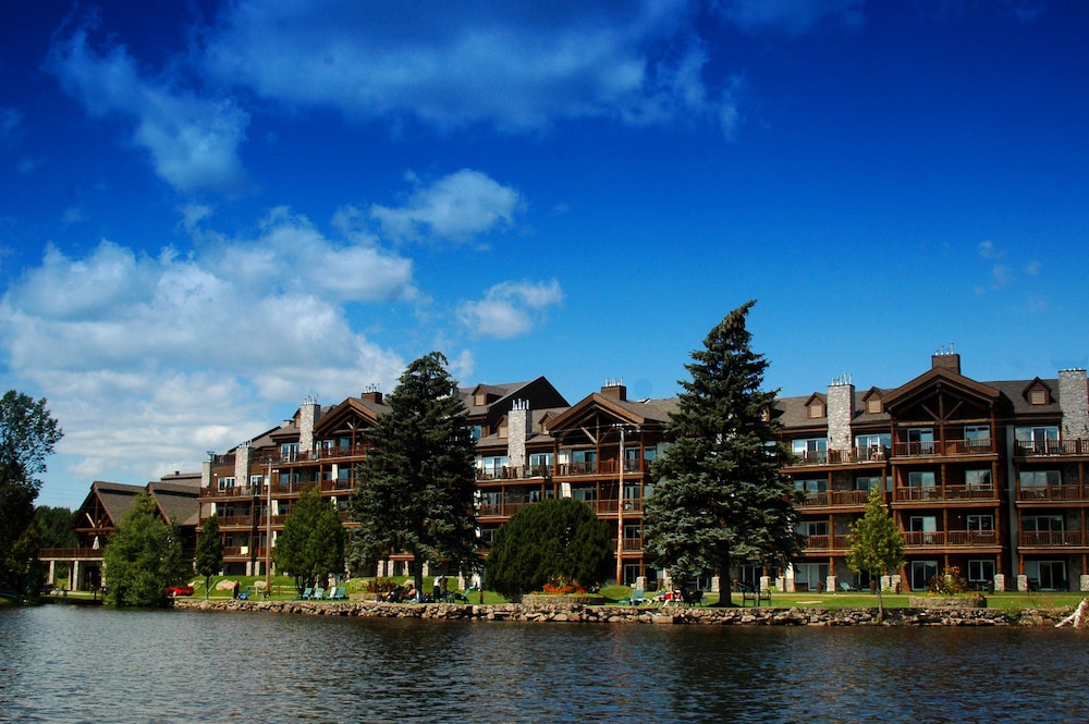 LE GRAND LODGE MONT-TREMBLANT 64/69