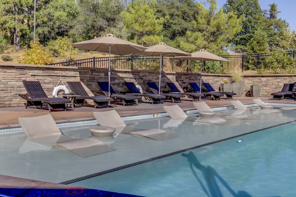 Red Hawk Resort & Casino 29/30