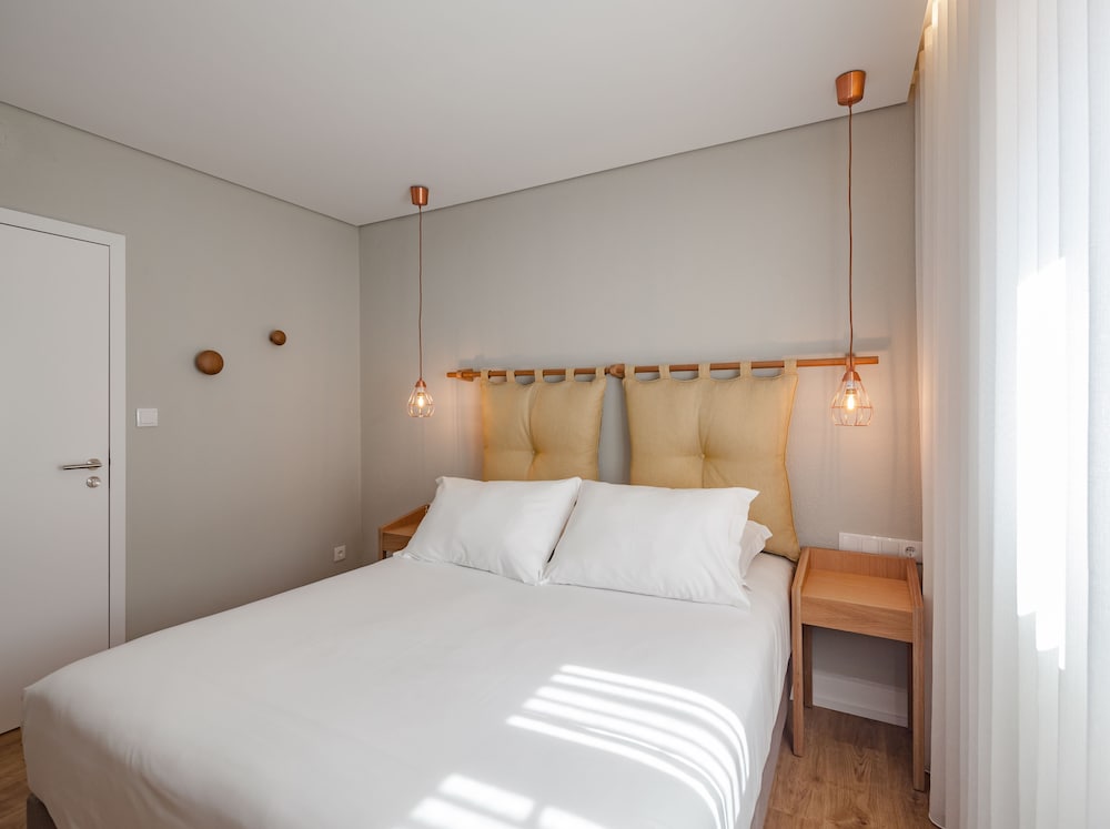 SUPERIOR, DOUBLE OR TWIN BED