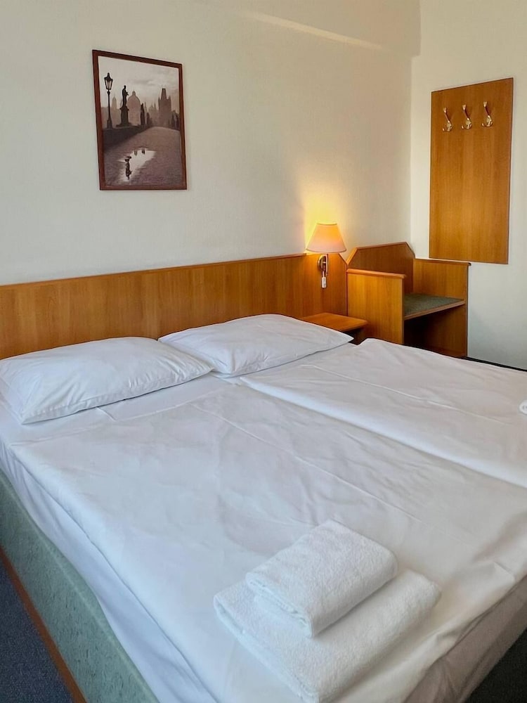 Hotel Astra 17/64