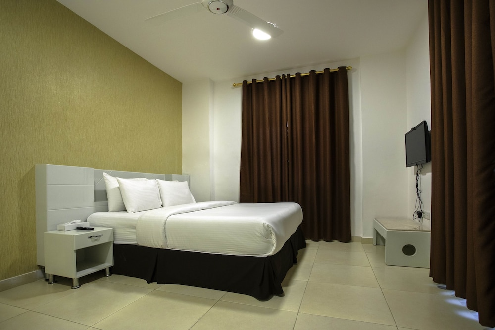 Star Emirates Inn 4/15