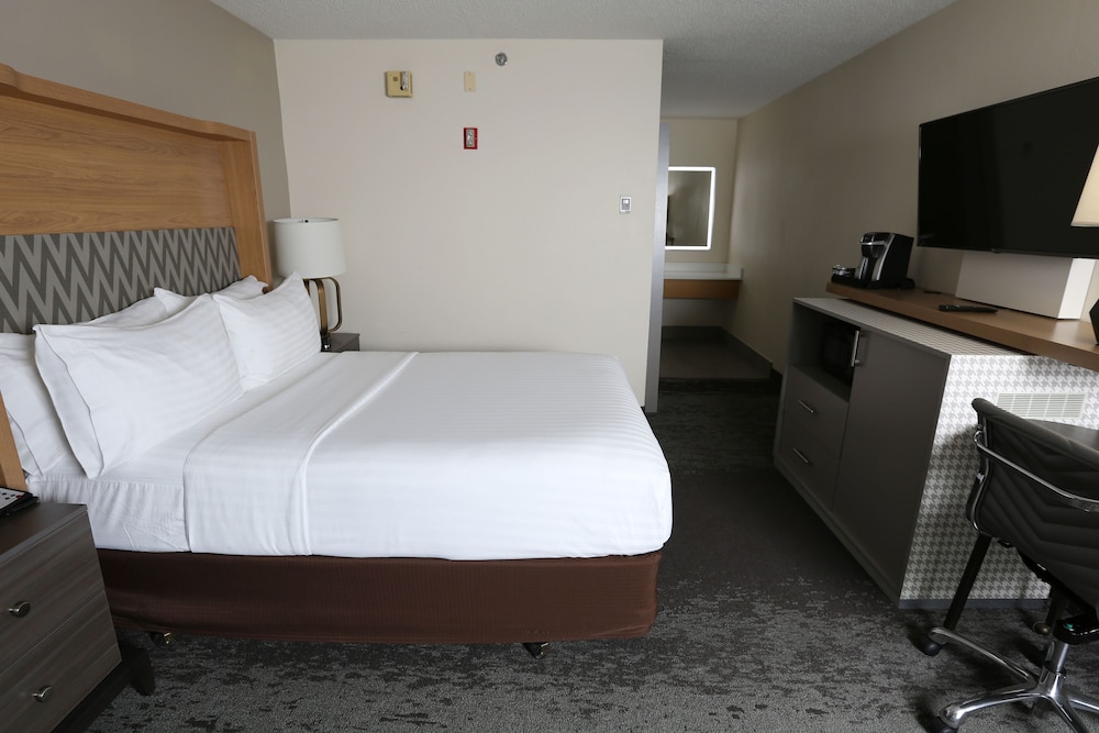 Holiday Inn & Suites Chicago North Shore (Skokie) 22/55