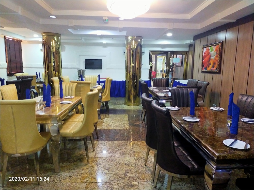 Immaculate Platinum Luxury Resorts 24/32