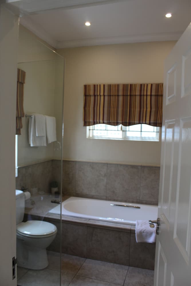 Sandals Guest House 11/77