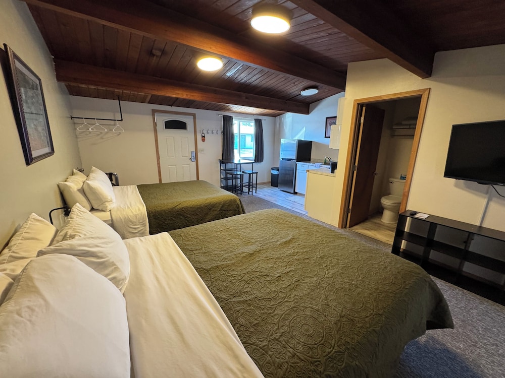 Pioneer Motel 15/43
