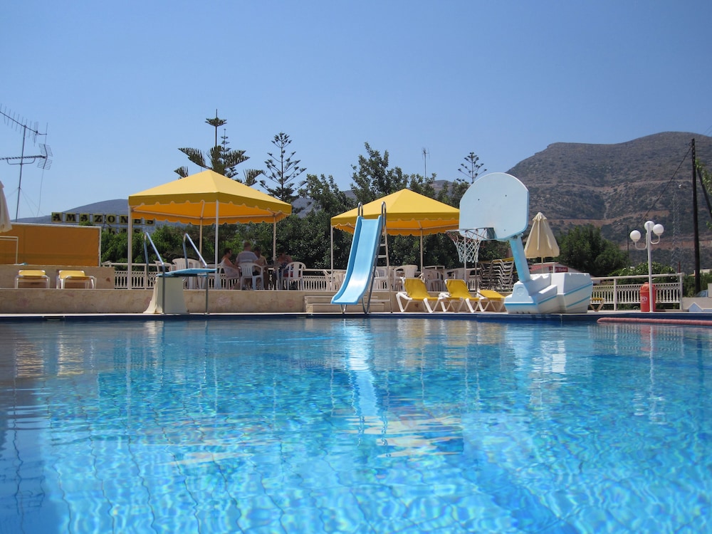 AMAZONES VILLAS APARTMENTS 25/32