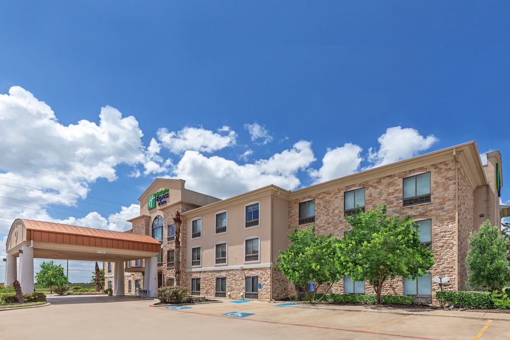 Holiday Inn Express Hotel Suites Hutto 70/72