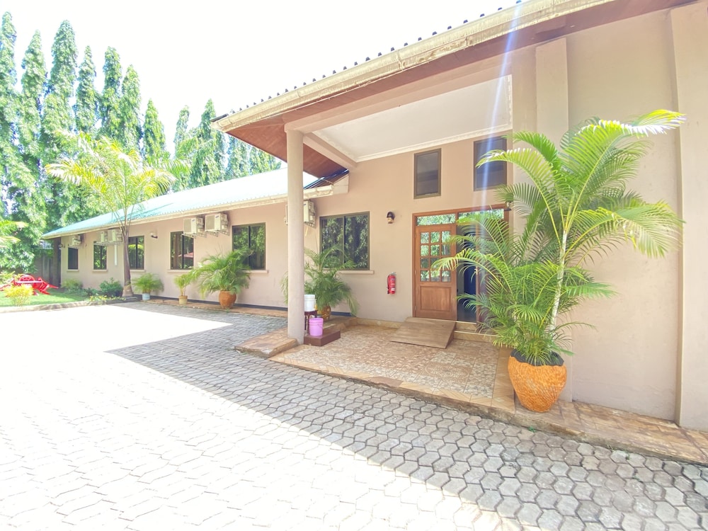 Sangana Lodge 3/50