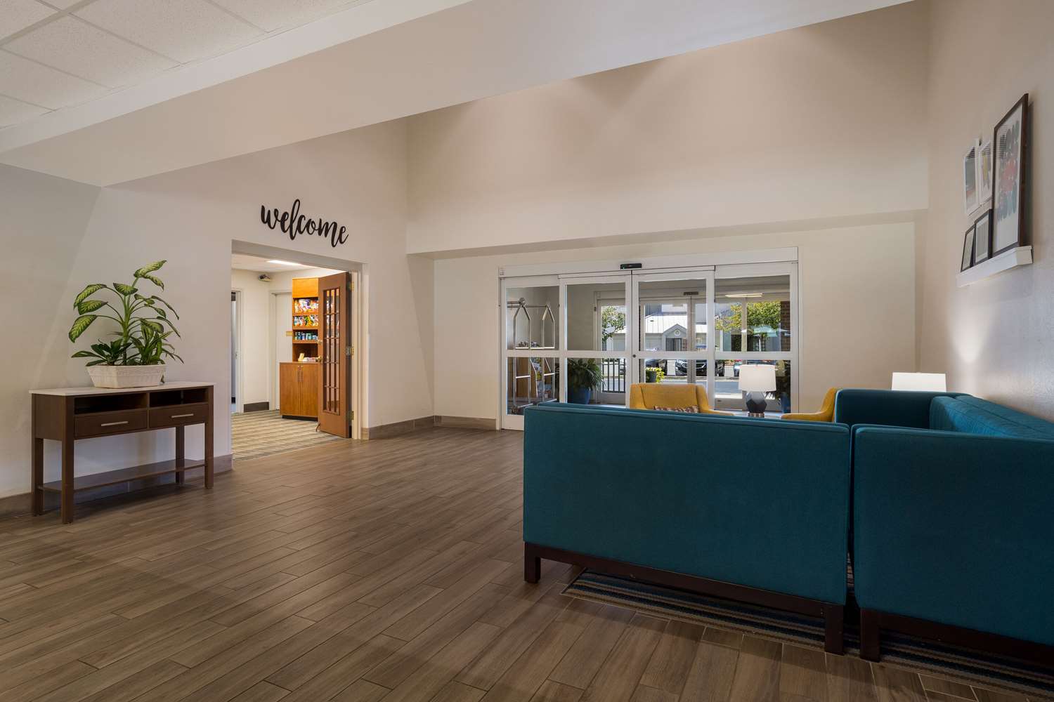 MainStay Suites Wilmington - University Area 8/16