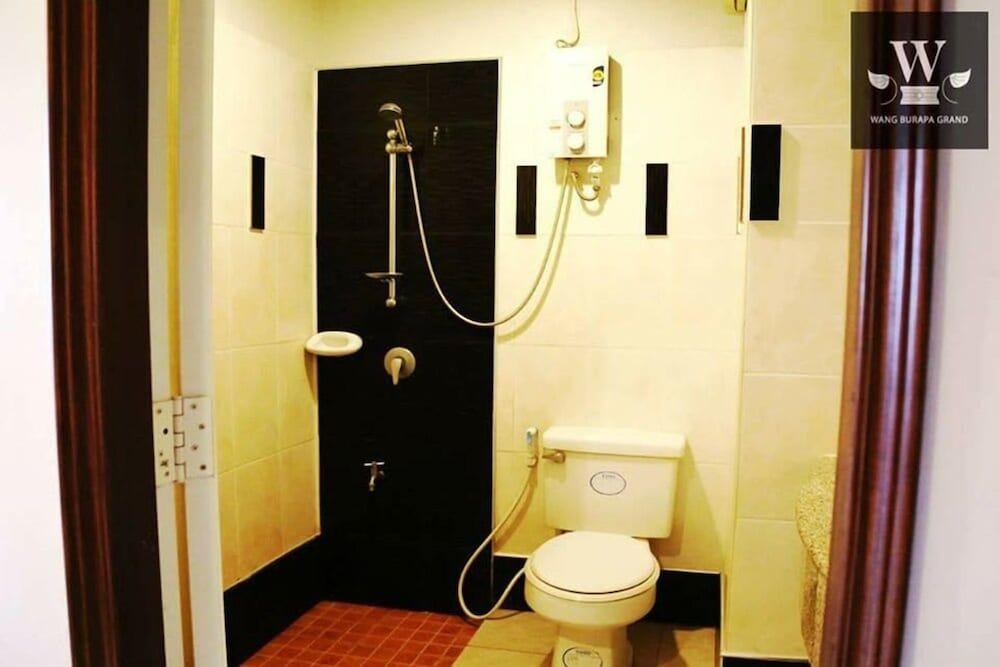 Wangburapa Grand Hotel 11/25