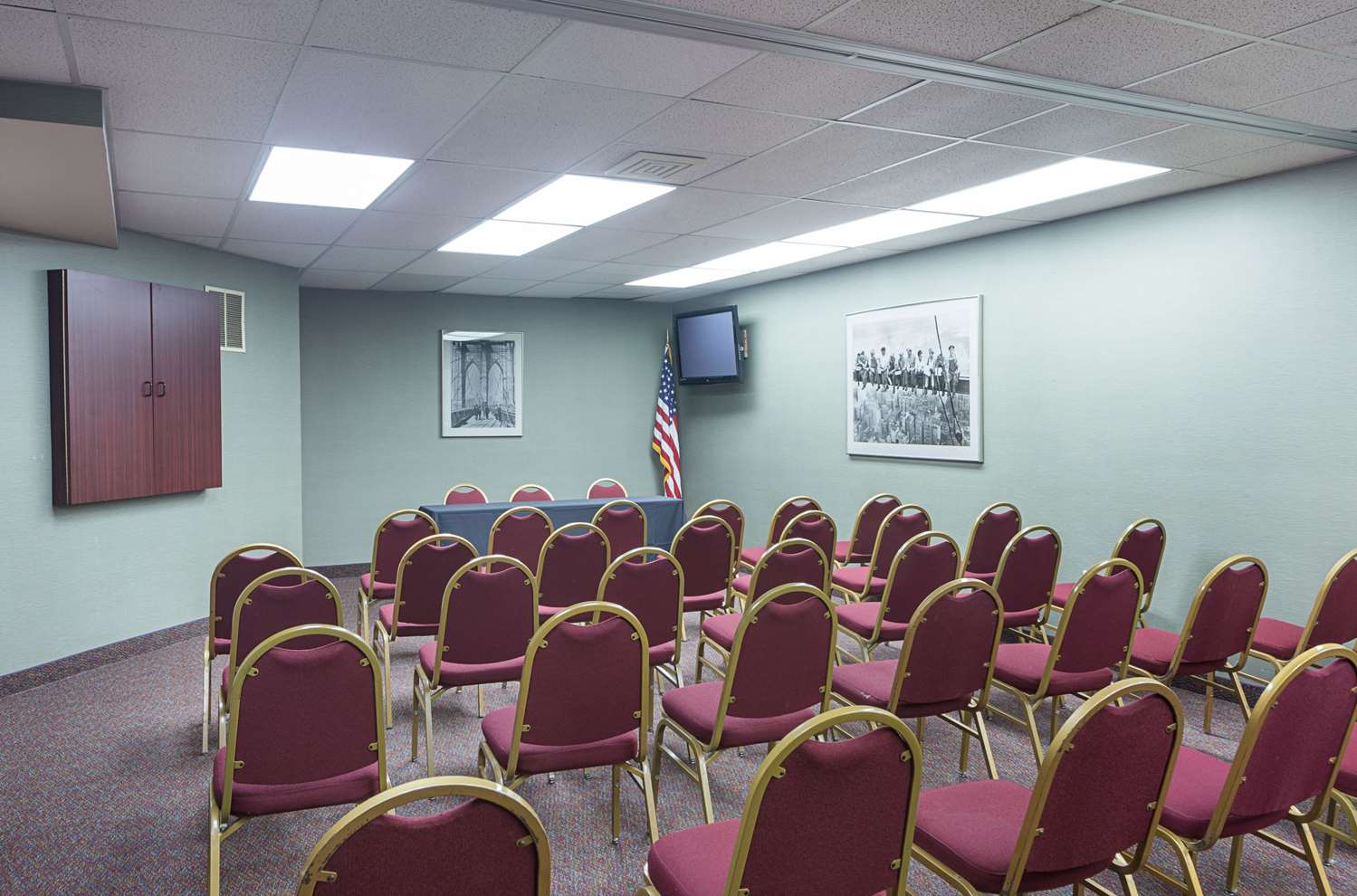 Quality Suites Lansing West 30/45