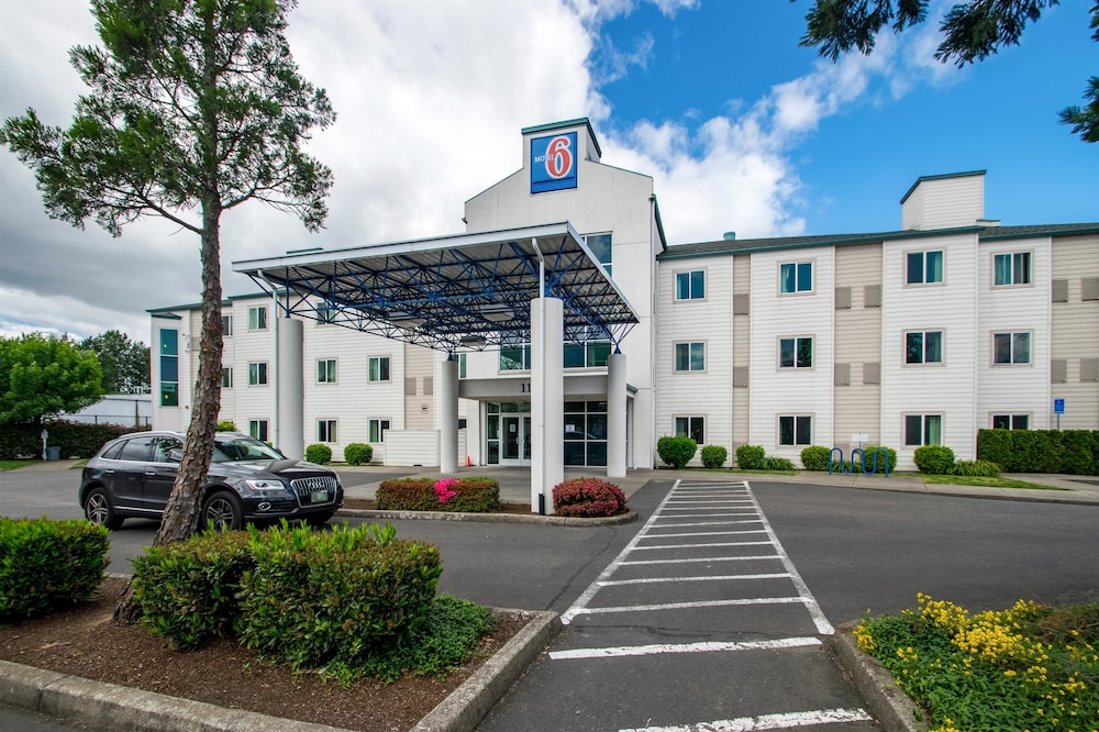 Motel6 Portland, OR - I-5 5/36