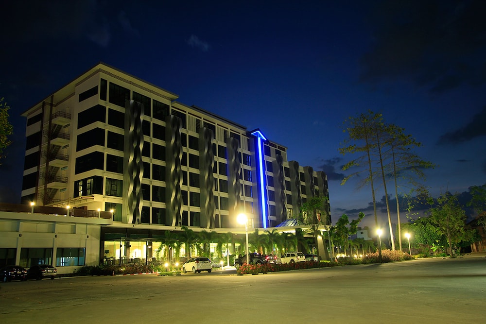 Alvarez Hotel 2/65
