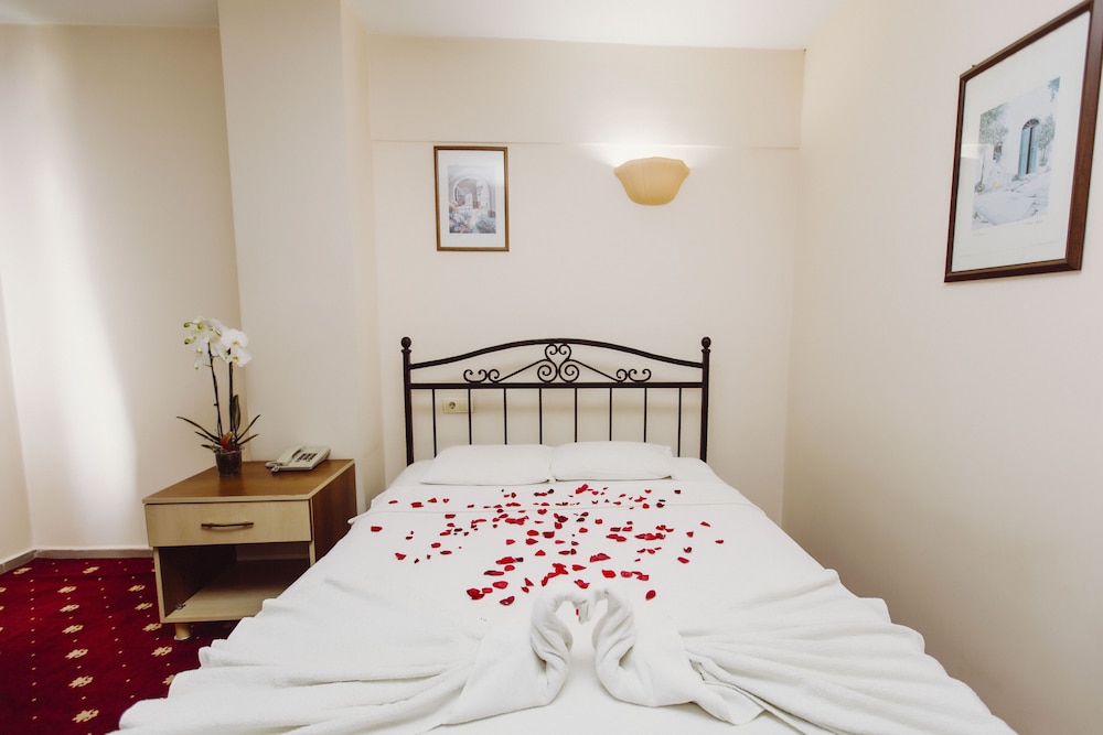 Ozalp Han Hotel 8/16