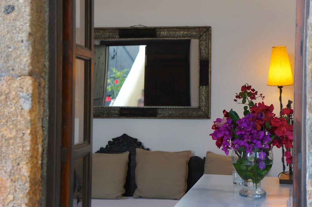 Santorini Heritage Villas &amp; Mansions 7/50