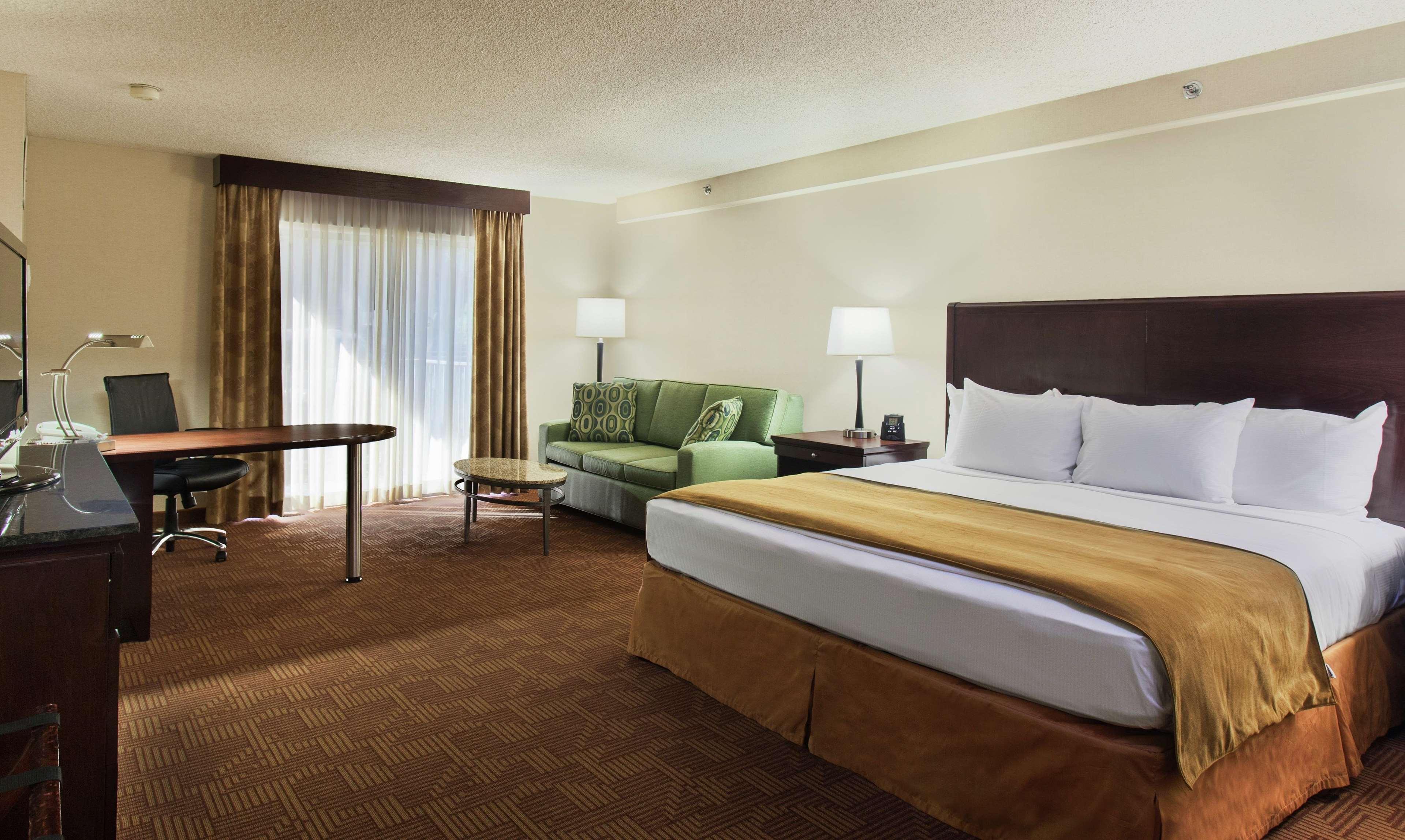 DELUXE, KING BED, CAL EXPO WING