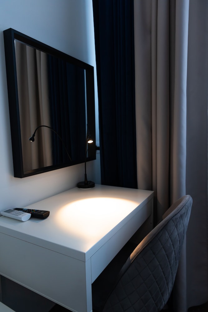 City Plaza Apartments and Rooms 33/49