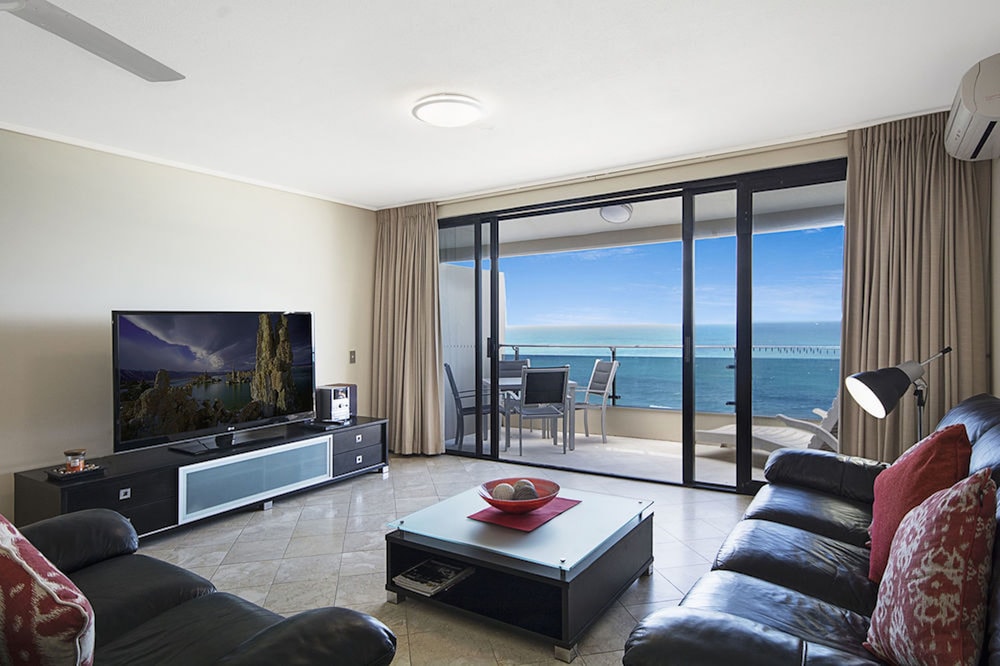 Clubb Coolum Beach Resort 33/65