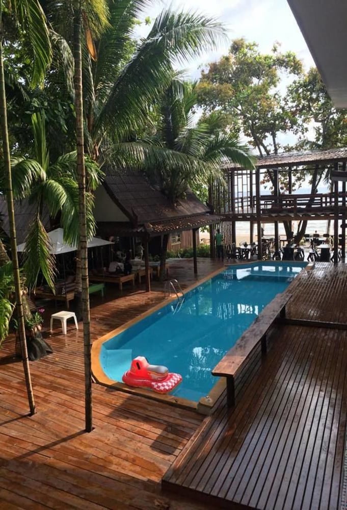 Apple Beachfront Resort 64/69