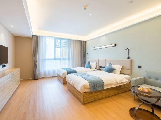 Feature Twin Room